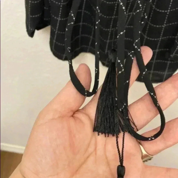 🆕Lilian Grid Off-Shoulder String Tassel Belt Top 1X 🆕 - Picture 5 of 9